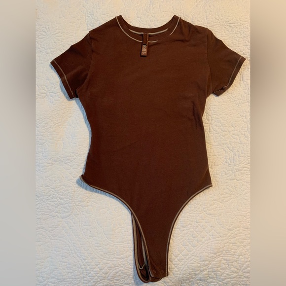 NWOT SKIMS Chocolate Cotton Jersey T-Shirt Bodysuit - Picture 1 of 4